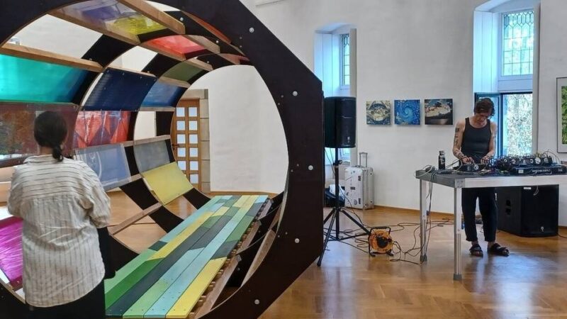 Werke werden im Schloss in Neersen gezeigt: Willicher Kunstverein sammelt Bewerbungen für Gruppenausstellung