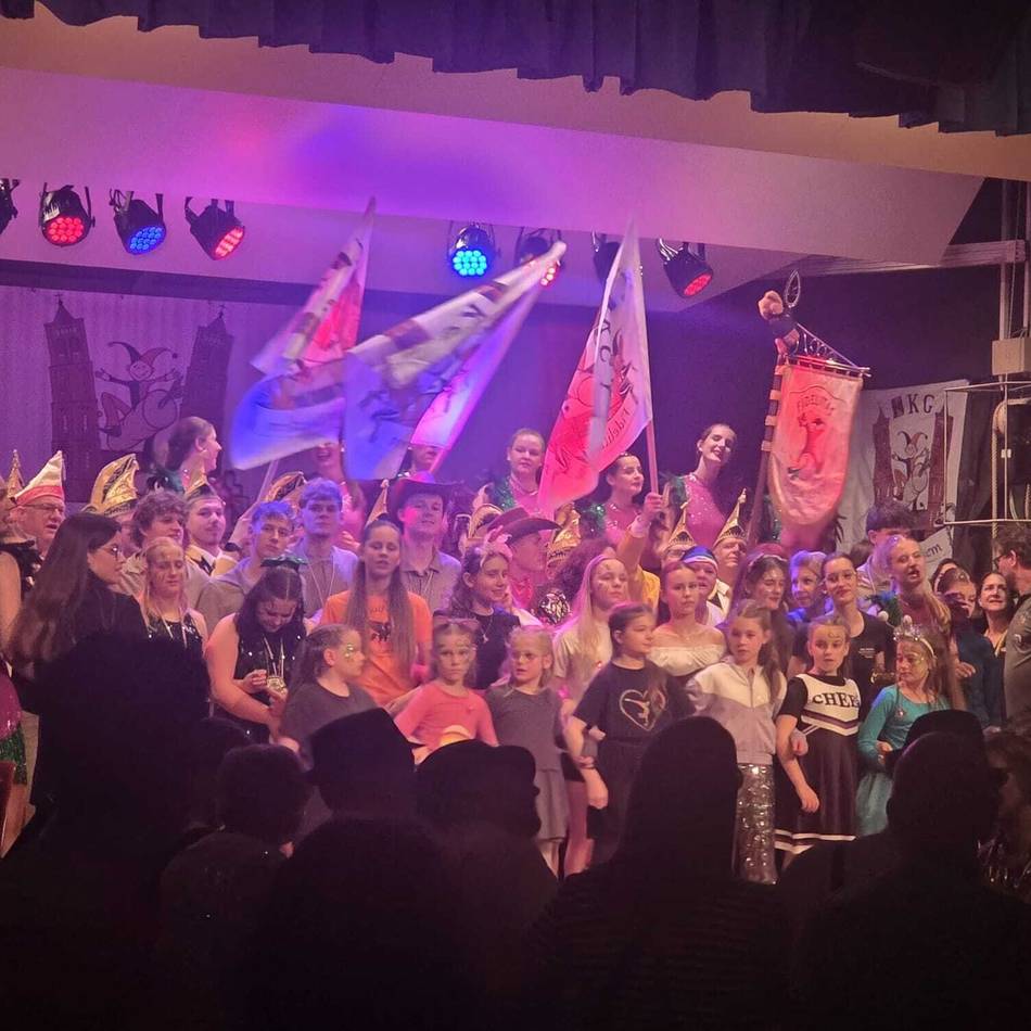 Karneval in Uedem: Fidelitas feiert jecke Abendsitzung in ausverkauftem Bürgerhaus