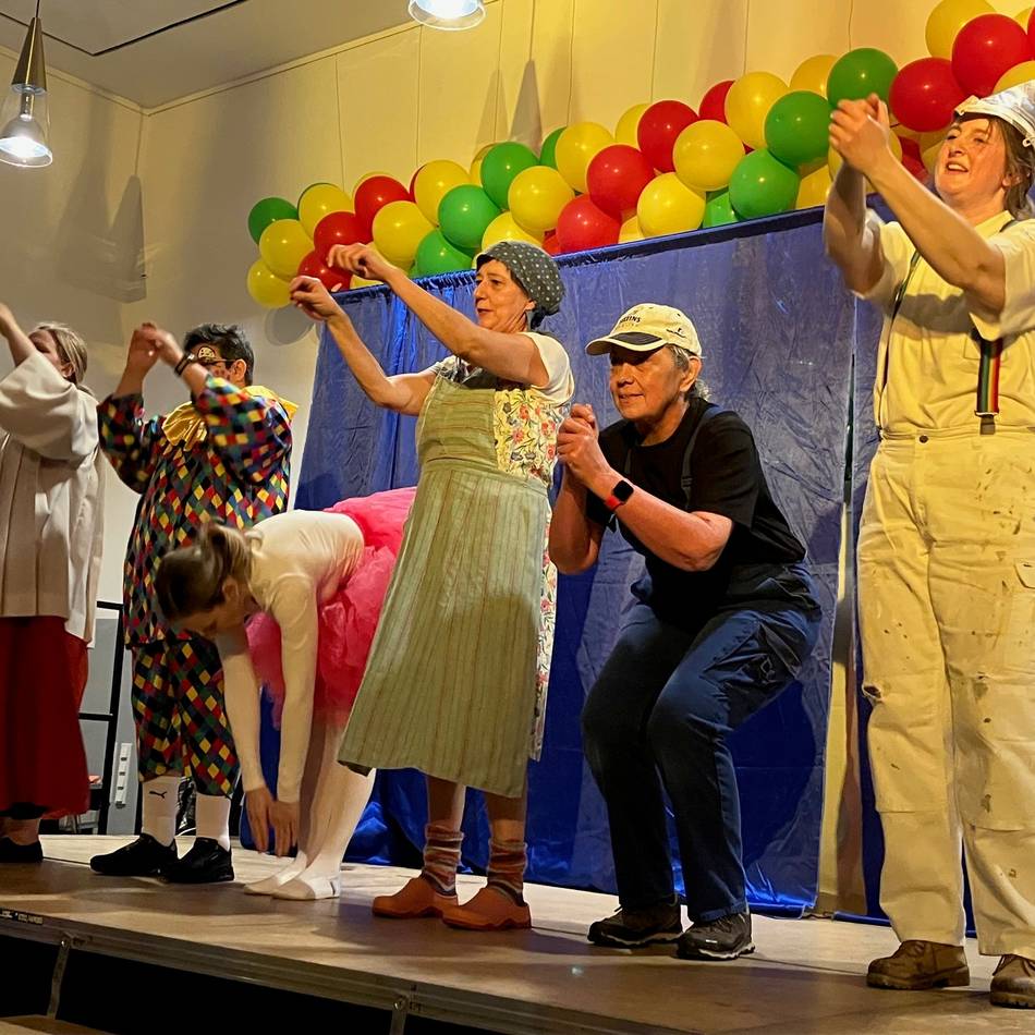 Karnevalssitzung 2026 in Korschenbroich-Glehn: Begeistertes Publikum feiert Glehner Jeckinnen