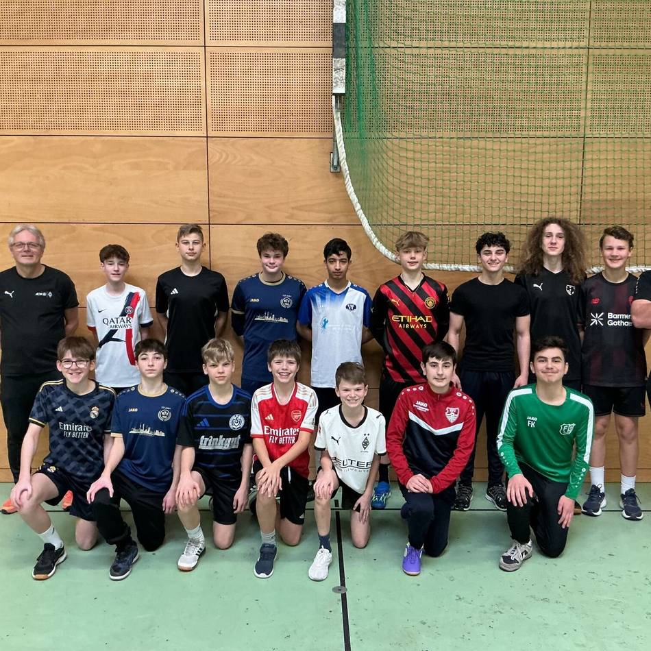 Gymnasium in Duisburg-Rumeln-Kaldenhausen: AEG-Schüler kicken mit Ex-Profis Witeczek und Klinkert