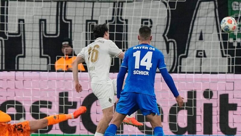 Sander ist Borussias Unglücksrabe: 1:1 gegen Leverkusen – Eigentor bremst Mönchengladbach