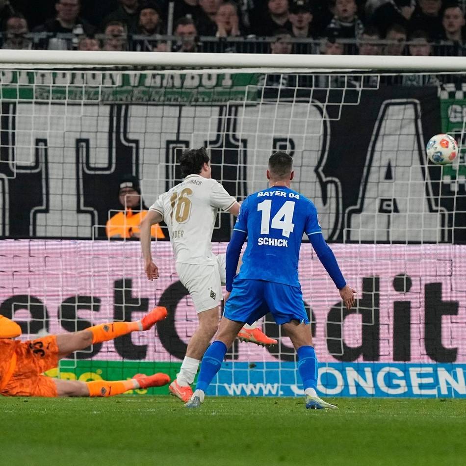 Sander ist Borussias Unglücksrabe: 1:1 gegen Leverkusen – Eigentor bremst Mönchengladbach