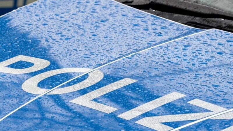 Unfall in Radevormwald: Lkw-Fahrer verunfallt nach Flucht vor Polizei