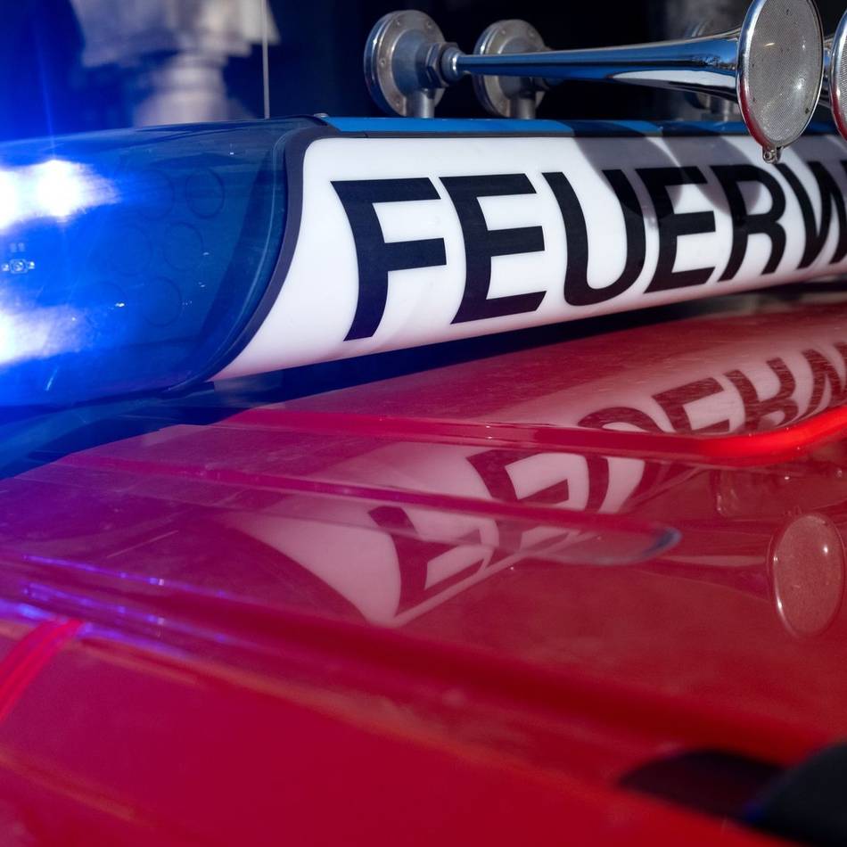 Feuerwehr im Einsatz: Lkw brennt in Mönchengladbach-Odenkirchen