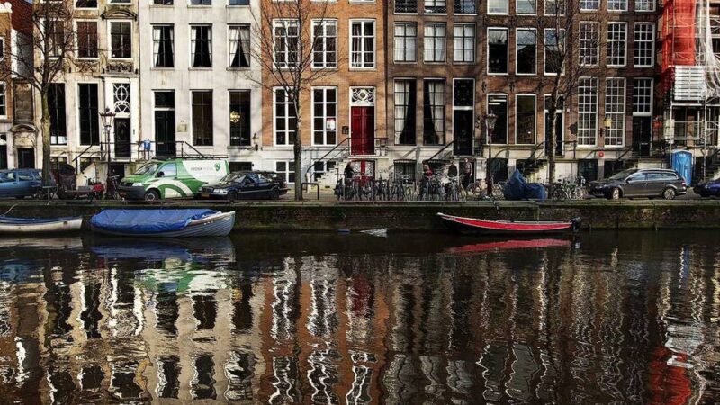 Reklameverbot in den Niederlanden: Amsterdam verbietet Fleisch-Werbung – welche Regeln in Mönchengladbach gelten