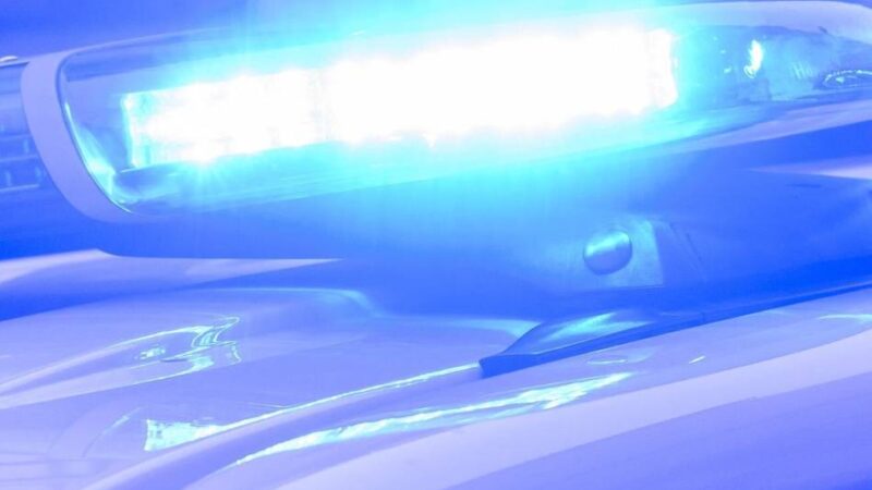 Unfall in Moers: Auto erfasst Radfahrer – 88-Jähriger lebensgefährlich verletzt