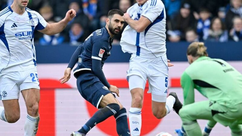 Traum-Comeback von Holtmann: Bochum besiegt Spitzenreiter Schalke im kleinen Revierderby