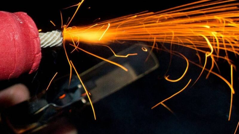 Landeskriminalamt eingeschaltet: Beim Hantieren mit Pyrotechnik – Mann (33) trennt sich Finger ab