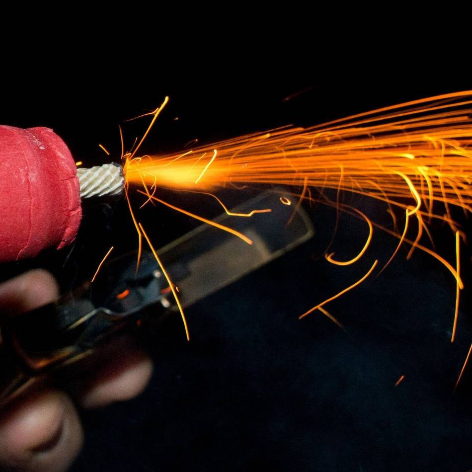 Landeskriminalamt eingeschaltet: Beim Hantieren mit Pyrotechnik – Mann (33) trennt sich Finger ab