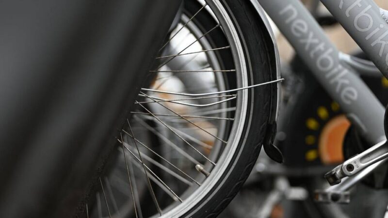 An vier Standorten in Krefeld: Hochschule und Stadt starten Testlauf für Leihräder