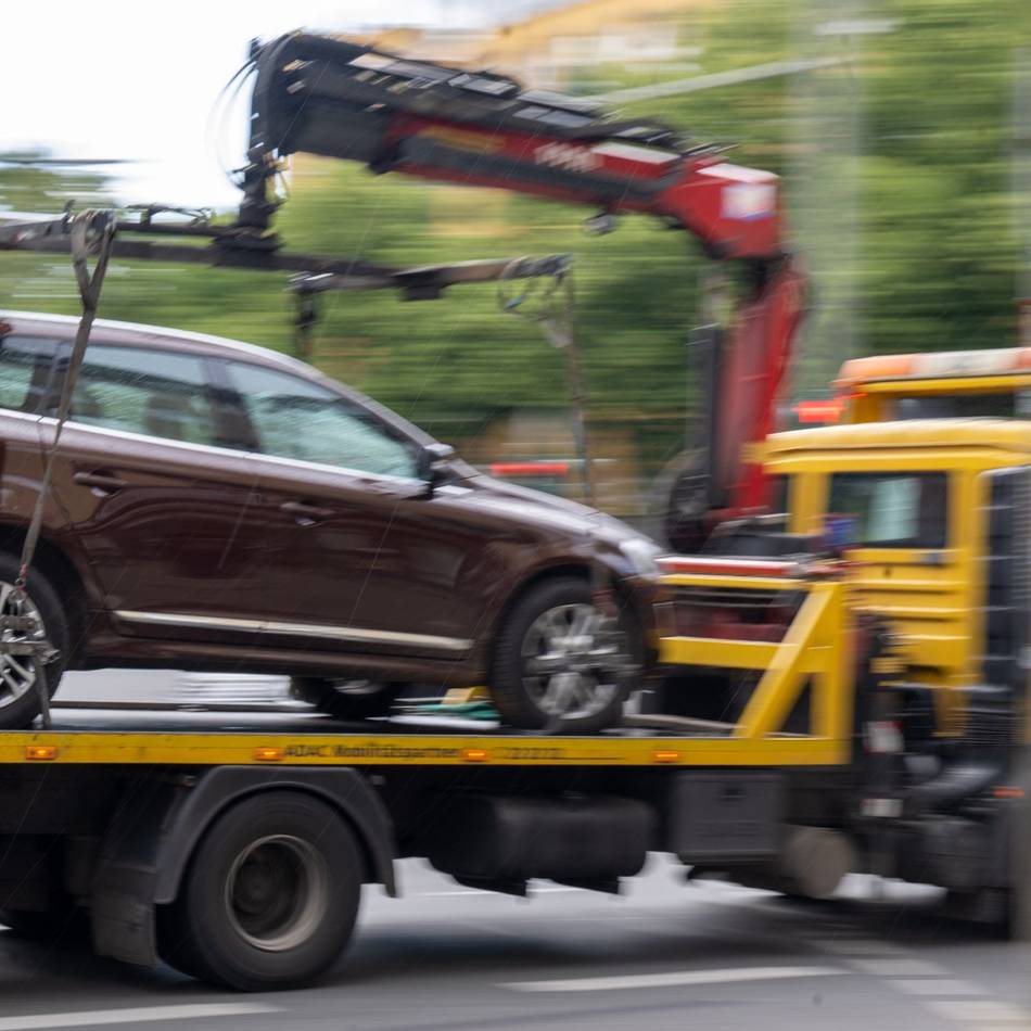 Halteverbote zu Karneval in Duisburg: Bei Verstoß kann das Auto abgeschleppt werden