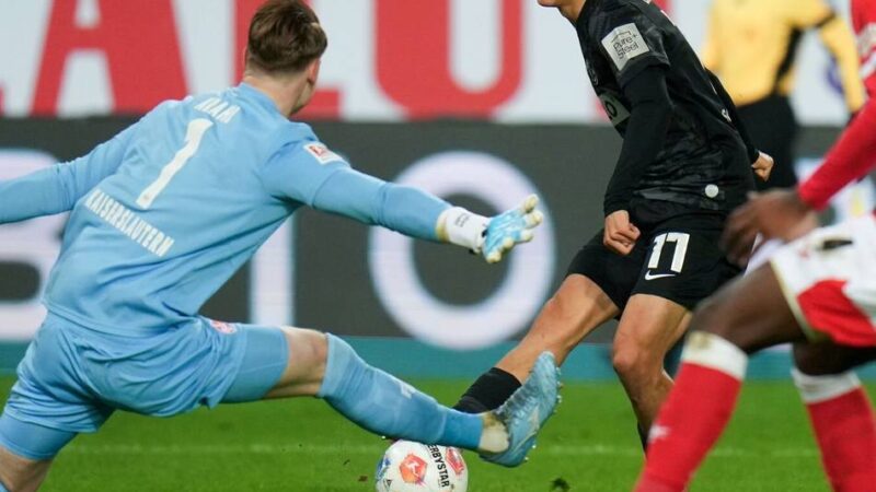 Rote Karte und Drama: Sieg beim FCK – Elversberg rückt Schalke auf die Pelle