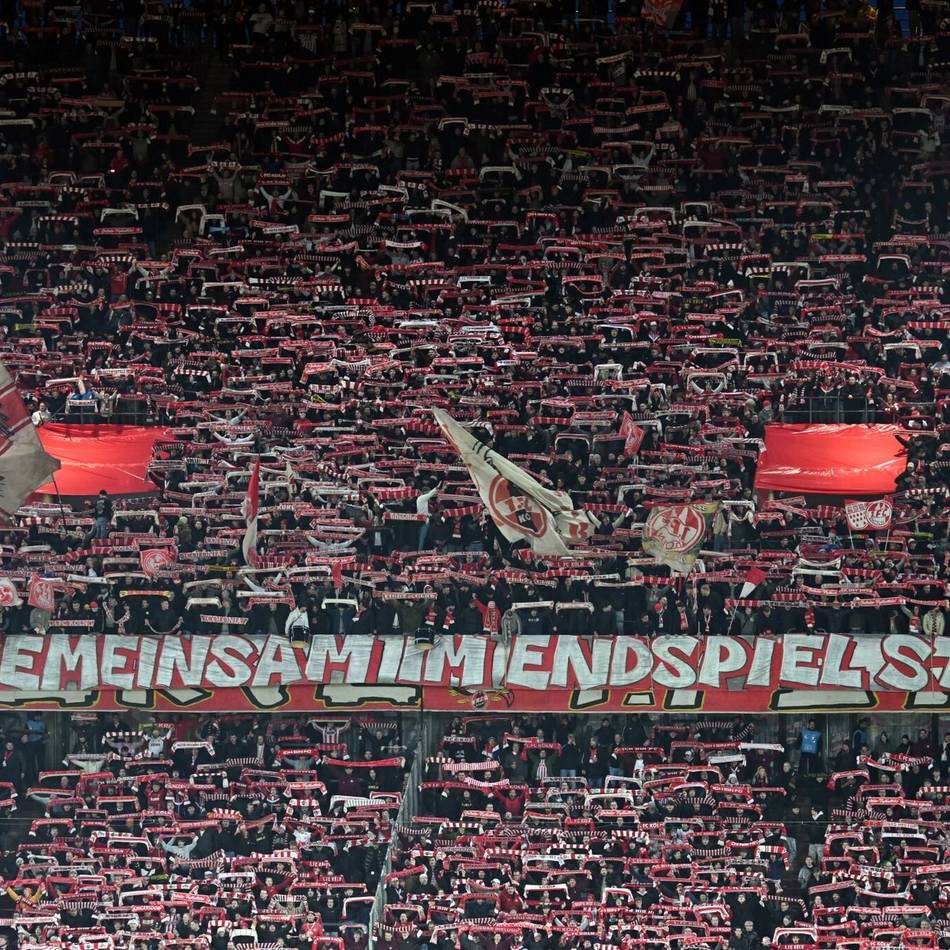 Stille nach Notfall: Kölner Zuschauer nach Sturz im Stadion in „sehr kritischem Zustand“