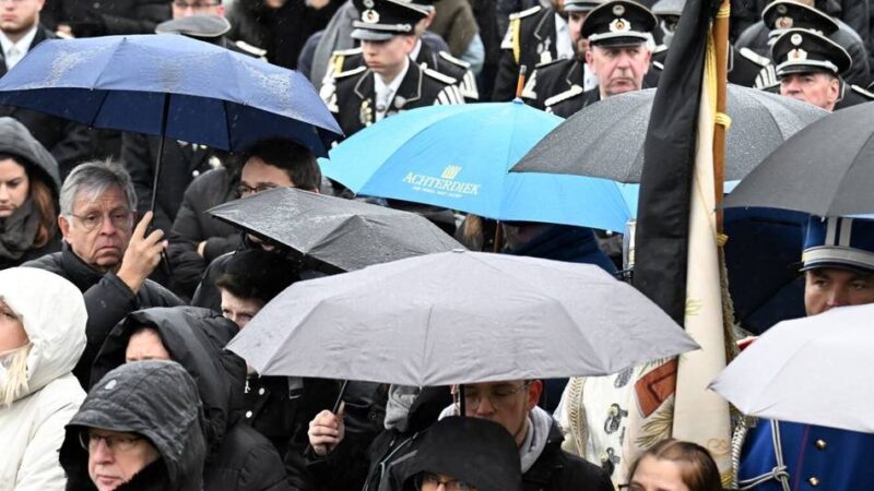 Trauer um Yosef in Dormagen : „Dass ein Kind ein anderes Kind gewaltsam aus dem Leben reißt, ist unbegreiflich“