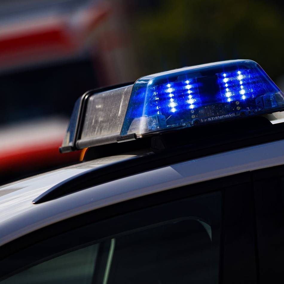 Festnahmen in Niederkrüchten: Räuberischer Diebstahl vor einem Discounter