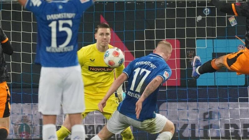 Bärenstarke erste Hälfte: Darmstadt schlägt Lautern und übernimmt die Zweitligaspitze