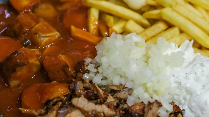Gyros-Currywurst-Kombi wird zum Internet-Hit: Wo man in Neuss den Taxi-Teller bekommt