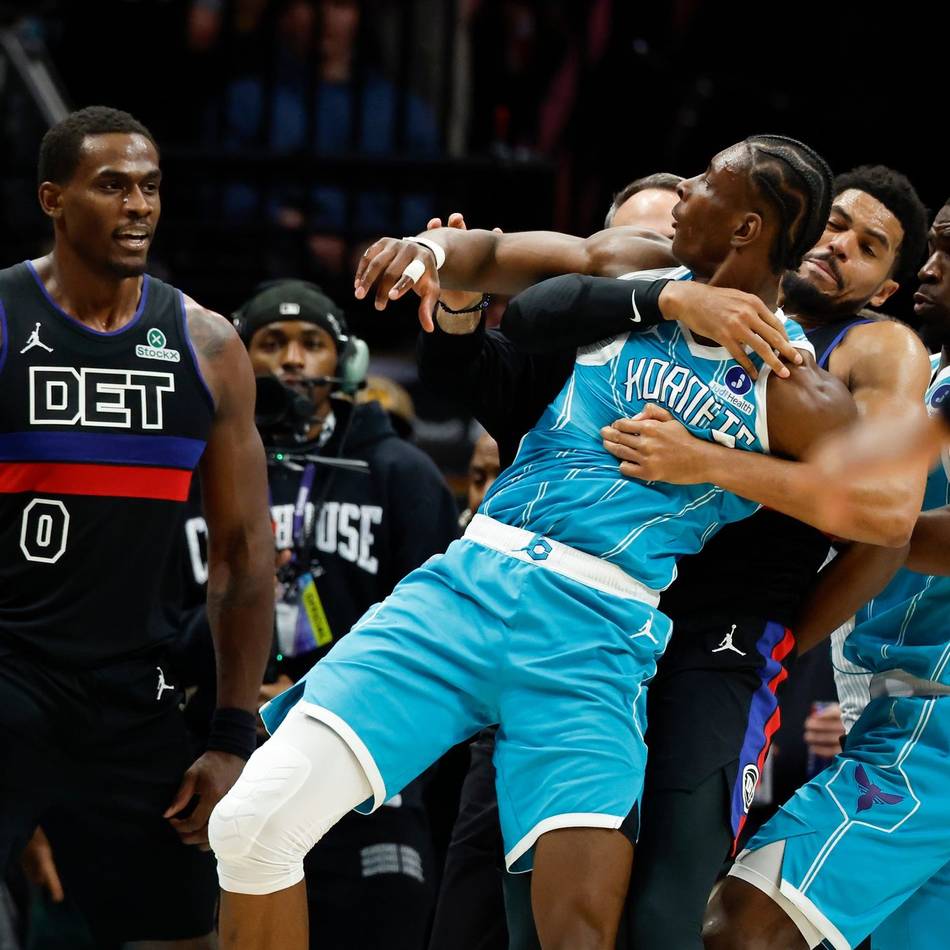 Basketball: Wilde Szenen in der NBA – Spieler gehen aufeinander los