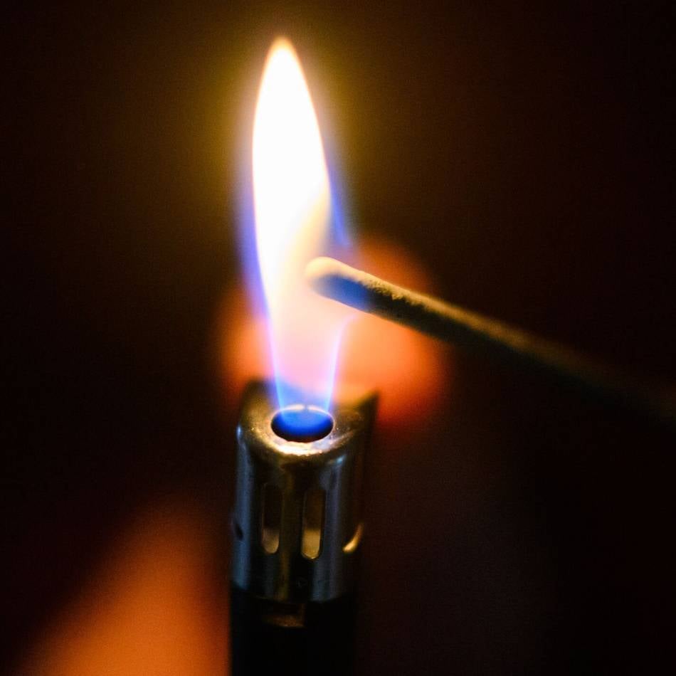 Feuer vor Mehrfamilienhaus in Hilden: Polizei sucht Brandstifter