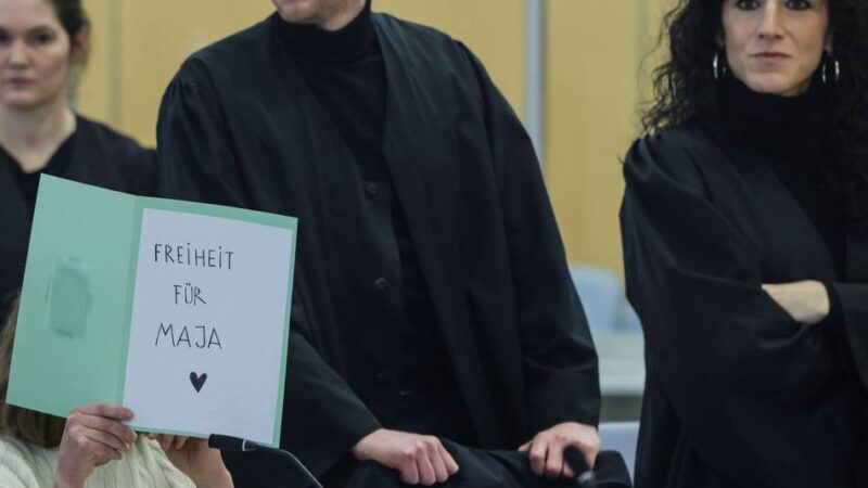 Prozess gegen Linksextreme: Tumult in Düsseldorfer Gerichtssaal nach Urteil gegen Maja T.