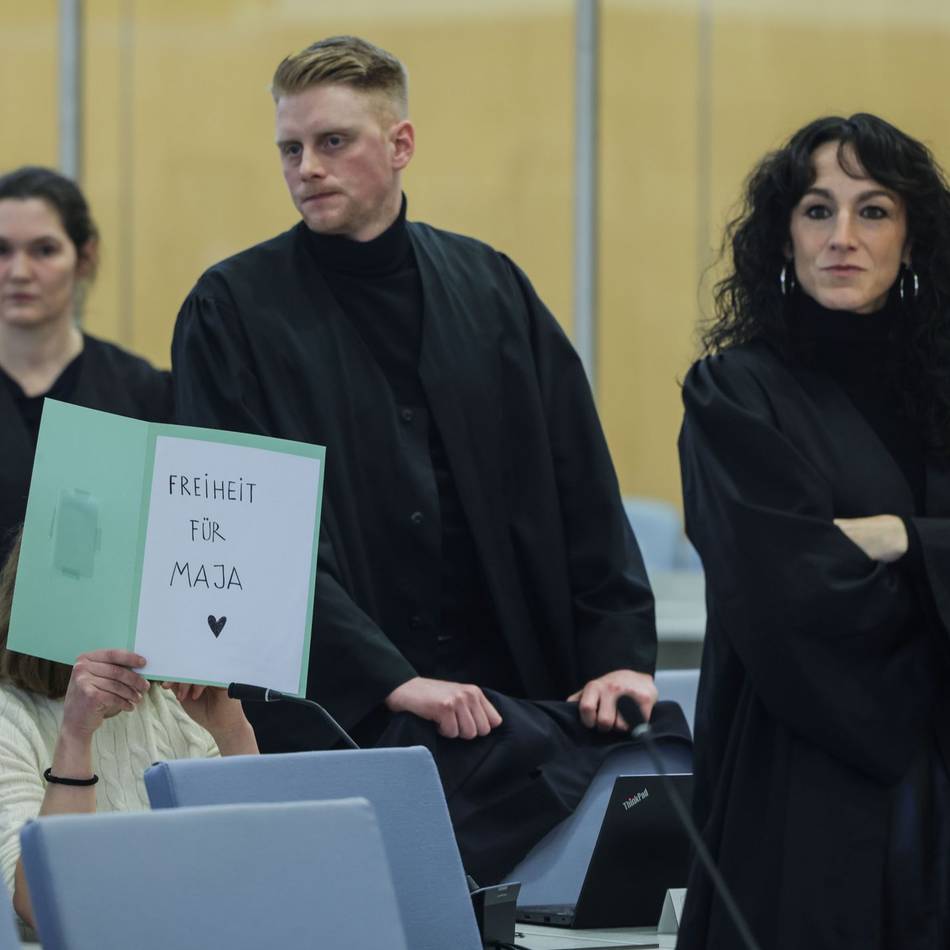 Prozess gegen Linksextreme: Tumult in Düsseldorfer Gerichtssaal nach Urteil gegen Maja T.