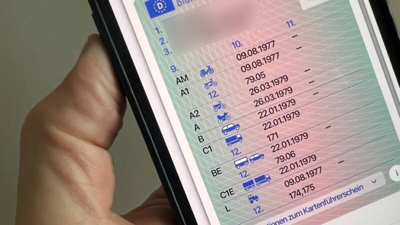 Festnahmen im Kreis Kleve: Führerschein für 500 Euro gekauft – jetzt fiel der Fahrer an der Grenze auf
