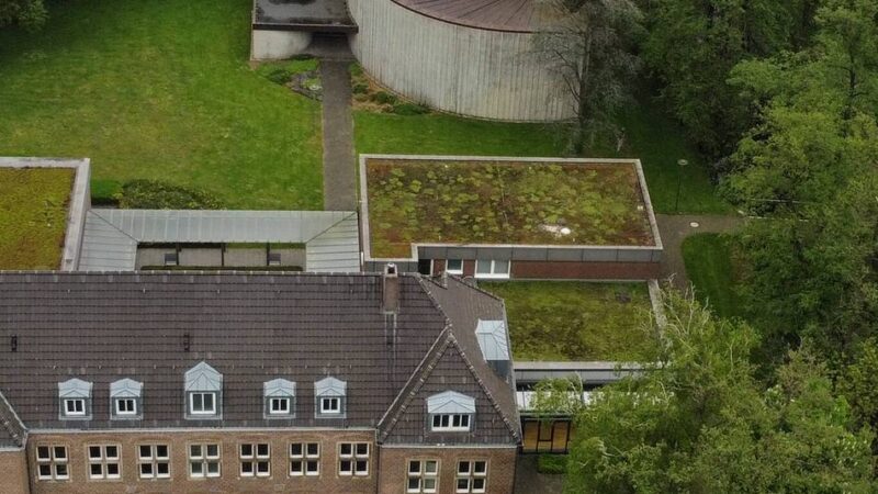 Ausstellung in Kleve: „Mehr als nur Worte“ – Ausstellung zu Grundrechten eröffnet in Wasserburg Rindern