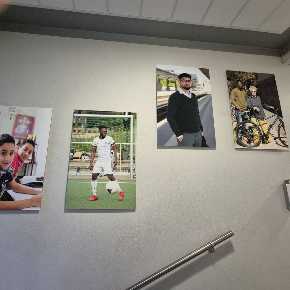 VHS Oberberg: Fotoausstellung mit bewegenden Schicksalen