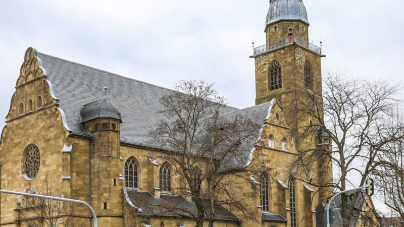 Dreikönigenkirche in Neuss: Shuttle-Bus zur Seelenmesse für Rita Süssmuth