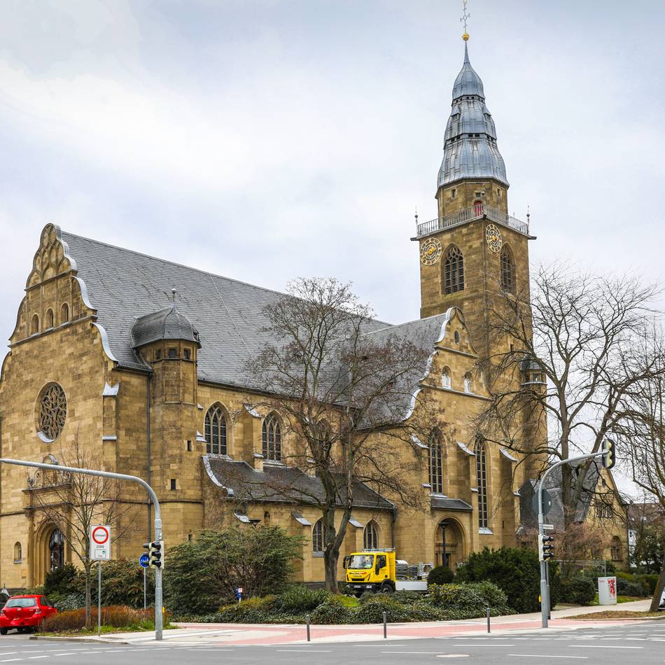 Dreikönigenkirche in Neuss: Shuttle-Bus zur Seelenmesse für Rita Süssmuth