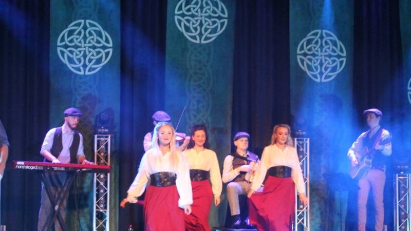 Irische Tanzshow in Hückeswagen: „Celtic Rhythms“ lassen das Forum wieder beben