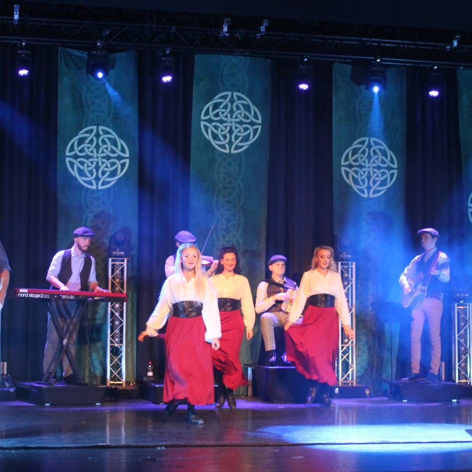 Irische Tanzshow in Hückeswagen: „Celtic Rhythms“ lassen das Forum wieder beben