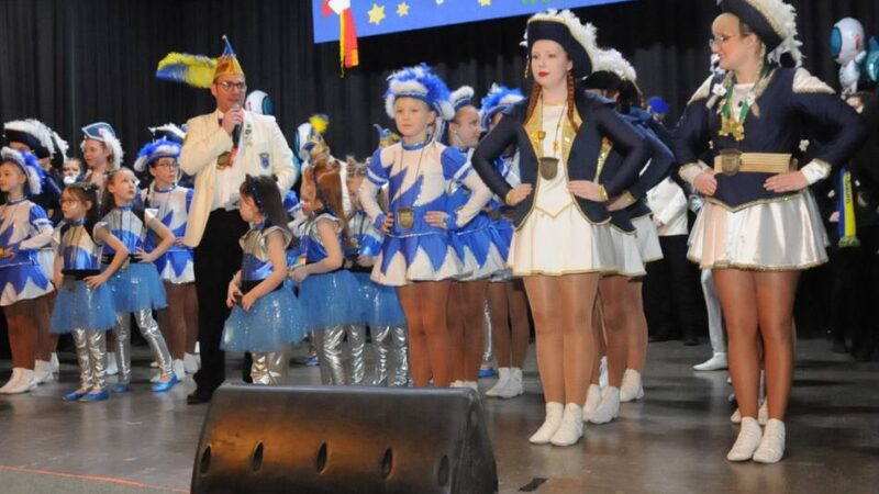 Karneval in Bedburg-Hau: So feierte Blau-Gelb Schneppenbaum mit neuem Präsidenten