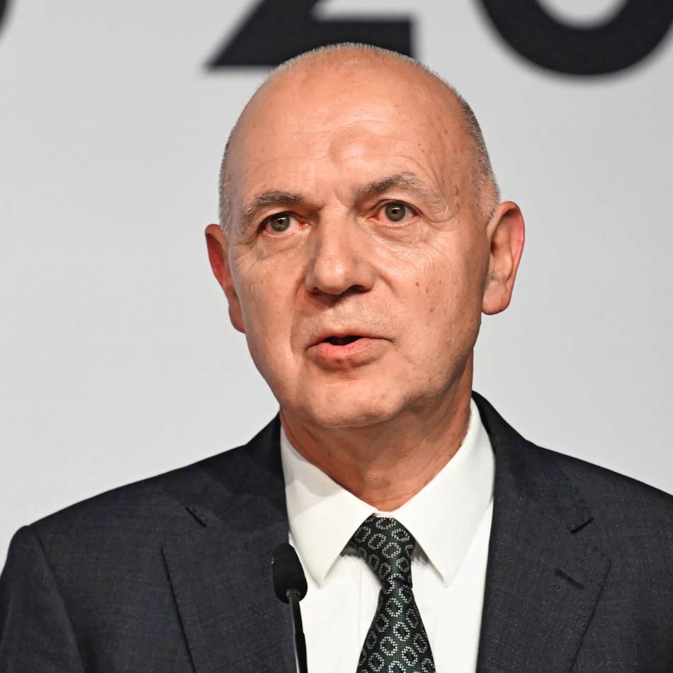 Nach Eintrag ins Goldene Buch: Austausch mit DFB-Präsident in Neuss möglich