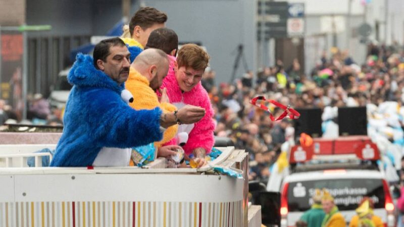 Karneval 2026 in Mönchengladbach: Straßensperrungen und Parkverbote am Veilchendienstag