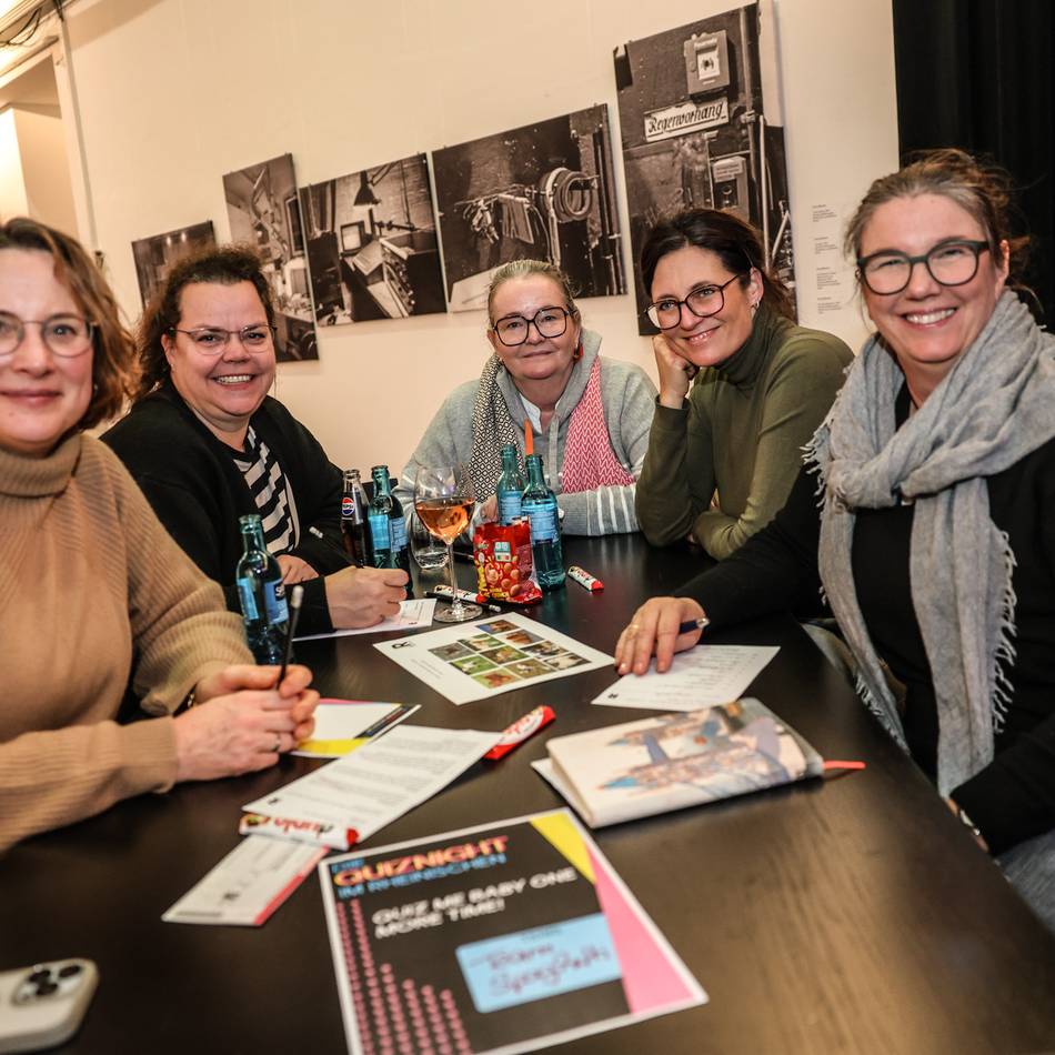 In Kneipen und im Theater: Wo in Neuss gemeinsam gequizzt wird