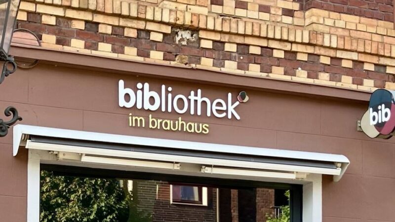 Lesung in der Bibliothek im Brauhaus in Schiefbahn: Auf eine Tasse Tee mit Agatha Christie