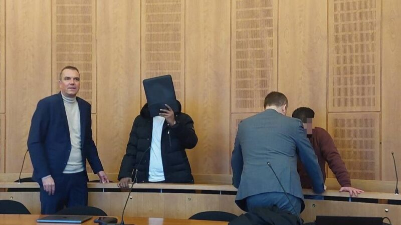 Zwei Männer angeklagt: Prozessauftakt nach Raub in Schnellrestaurant in Willich