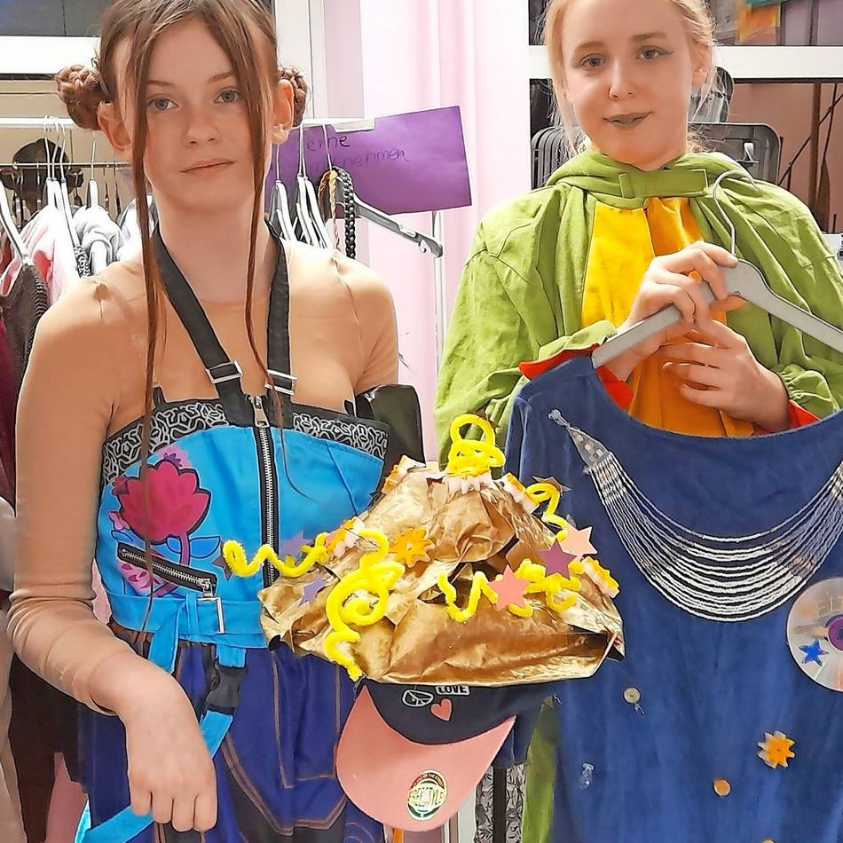 Eine tolle Idee hatte das Team vom Kinderrechte-Frühstück: Für Karneval wurden jetzt tolle Kostüme entworfen und gestalt: Fantasie waren keine Grenzen gesetzt