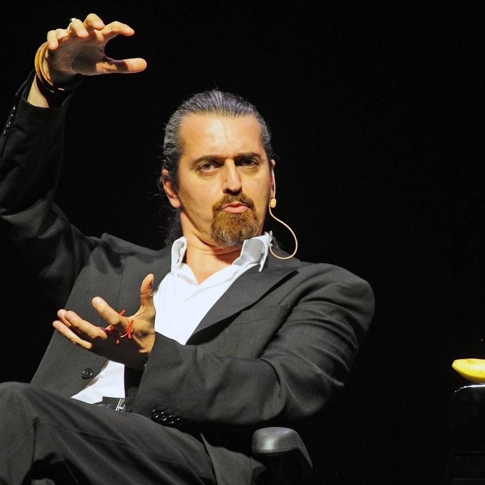 Hagen-Rether-Abend in Wermelskirchen: Eine wichtige Stimme gegen den Irrsinn in der Welt