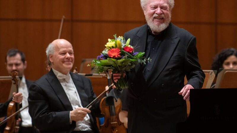 Philharmonisches Konzert in Duisburg: Heimspiel für Gastdirigent Benjamin Reiners
