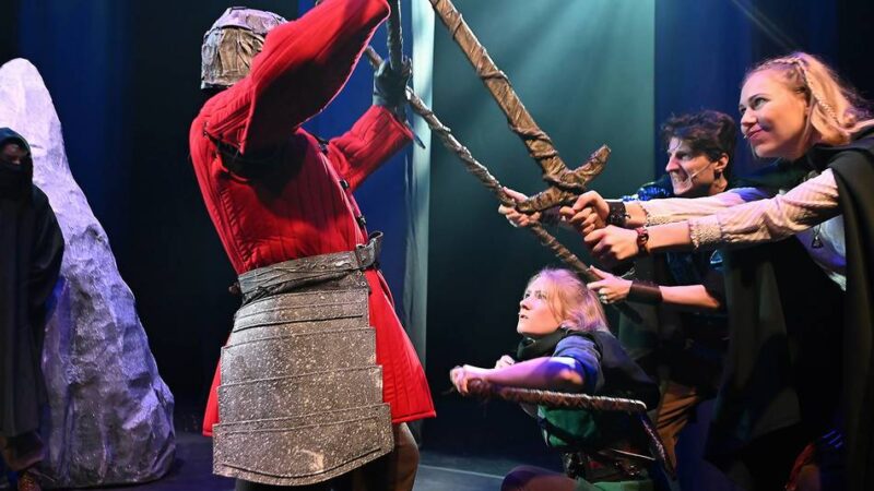 Theateraufführung in Radevormwald: Robin Hood lehrt die Bösen das Fürchten