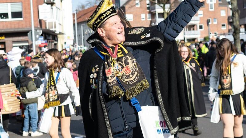 Karneval 2026 in Düsseldorf: Von Hassels bis Reisholz – Narren feiern den Straßenkarneval in der Sonne