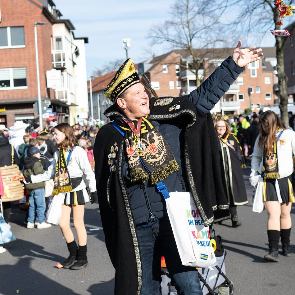 Karneval 2026 in Düsseldorf: Von Hassels bis Reisholz – Narren feiern den Straßenkarneval in der Sonne