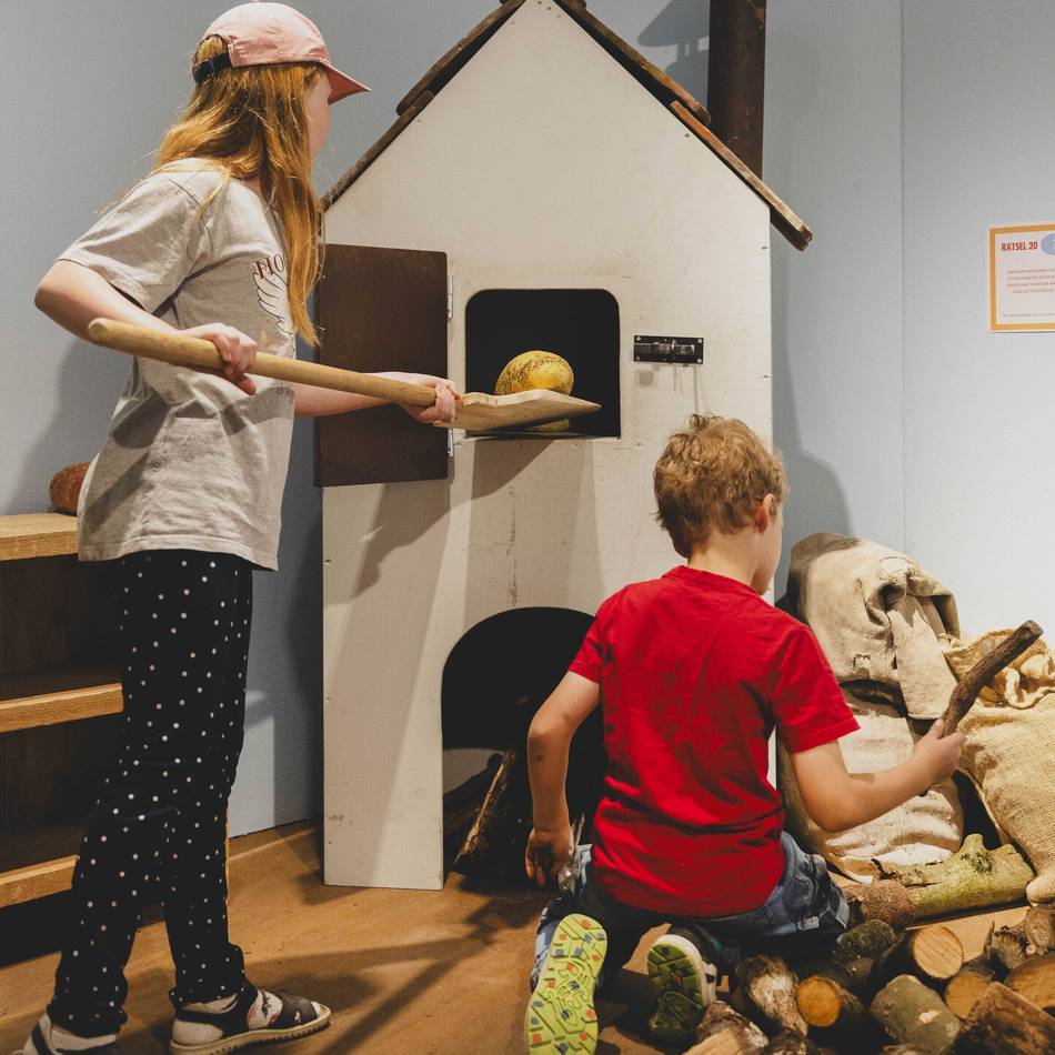 Ausstellung in Moers: Kinder auf Zeitreise in die Vergangenheit