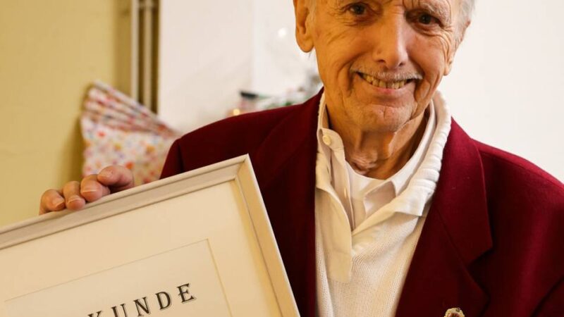 Uwe Behrendsen für Ehrenamt geehrt: „So lange ich gebraucht werde, mache ich weiter“