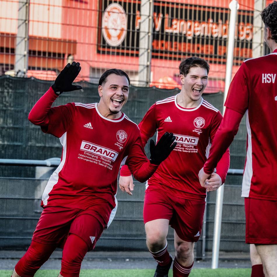 5:4 nach 0:2: Erster Sieg für neuen Coach – HSV gewinnt wildes Spektakel