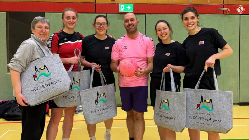 Hückeswagenerinnen wollen verlustpunktfrei bleiben: Bürgermeister drückt TVW-Prellballerinnen die Daumen für die DM