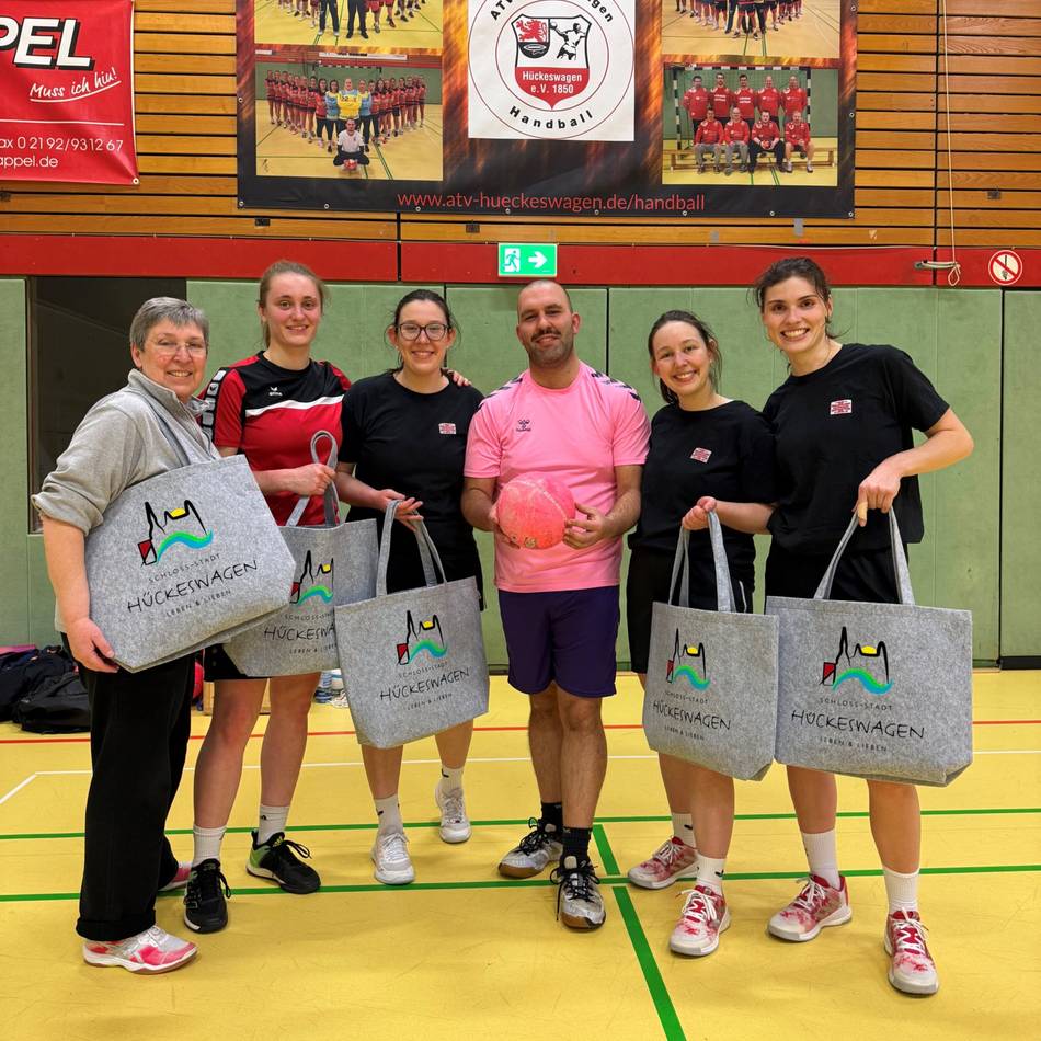 Hückeswagenerinnen wollen verlustpunktfrei bleiben: Bürgermeister drückt TVW-Prellballerinnen die Daumen für die DM