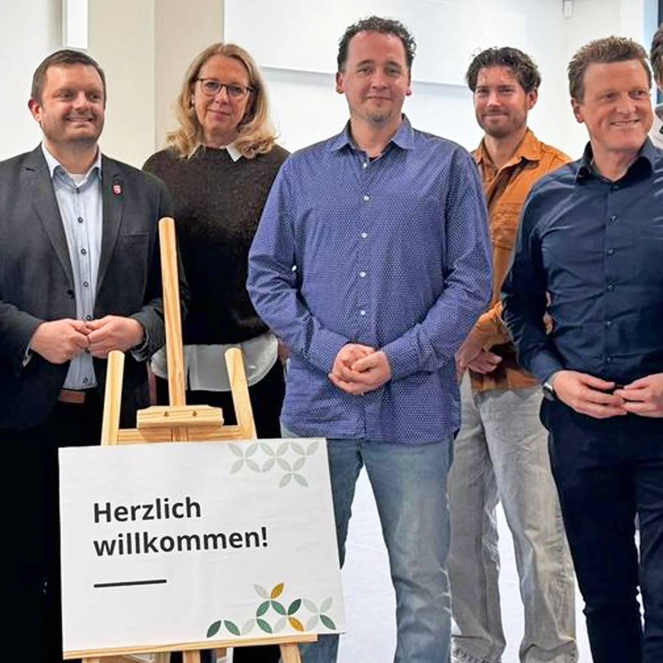 CDU-Landtagsabgeordneter Martin Sträßer informierte sich über die Plattform iServ – neue Kooperation mit Tauch-Sport-Club : Gesamtschule Neviges setzt auf digitale Infrastruktur und mehrere Kooperationen